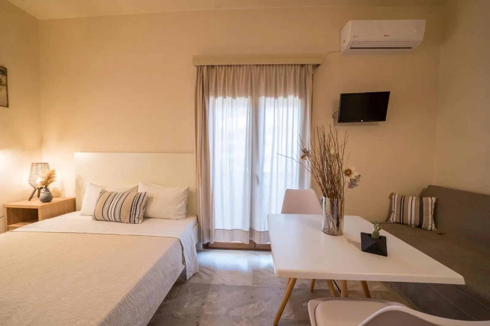 Frank Apartments Amoudara