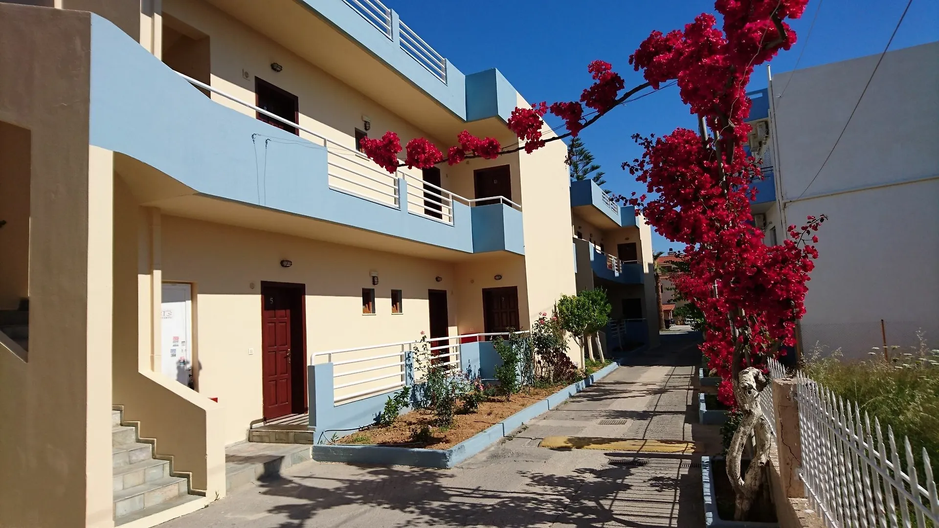 Frank Apartments Amoudara